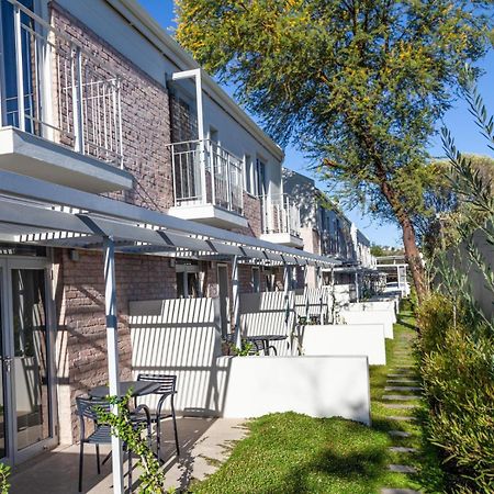The Windhoek Luxury Suites エクステリア 写真