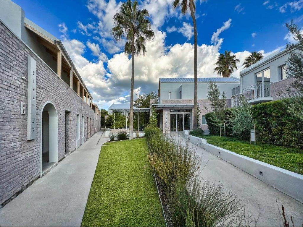 The Windhoek Luxury Suites エクステリア 写真