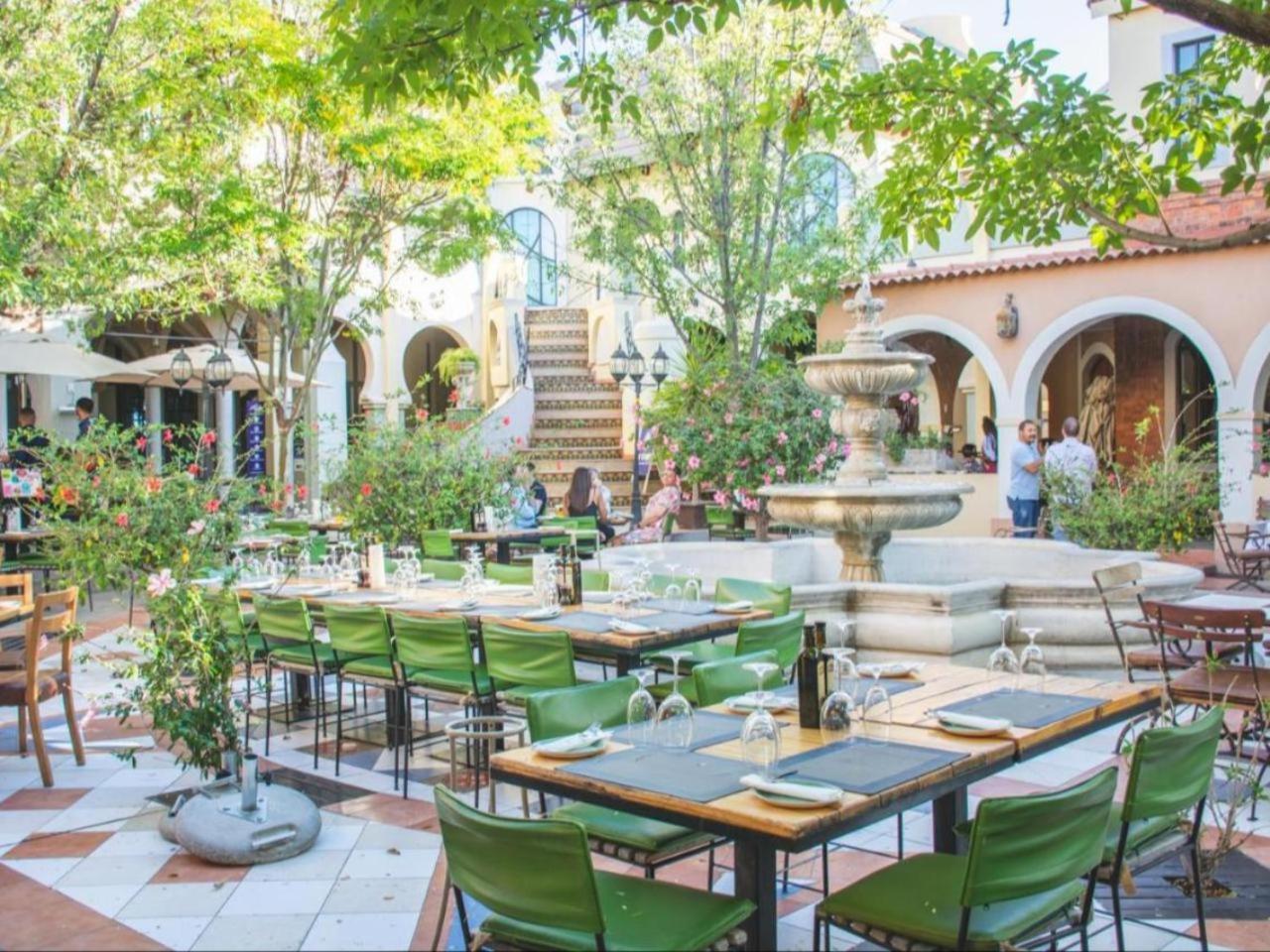 The Windhoek Luxury Suites エクステリア 写真