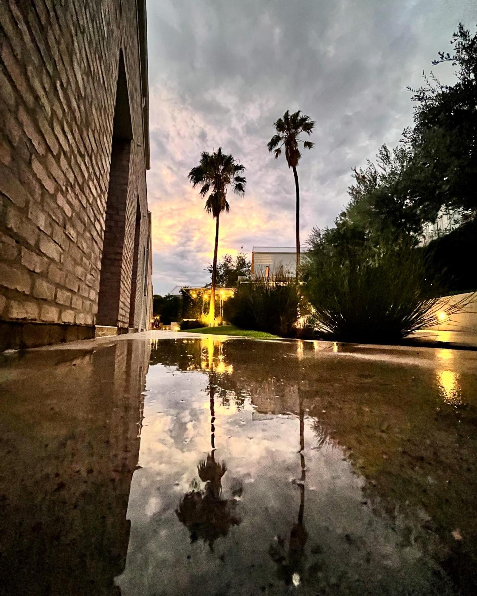 The Windhoek Luxury Suites エクステリア 写真