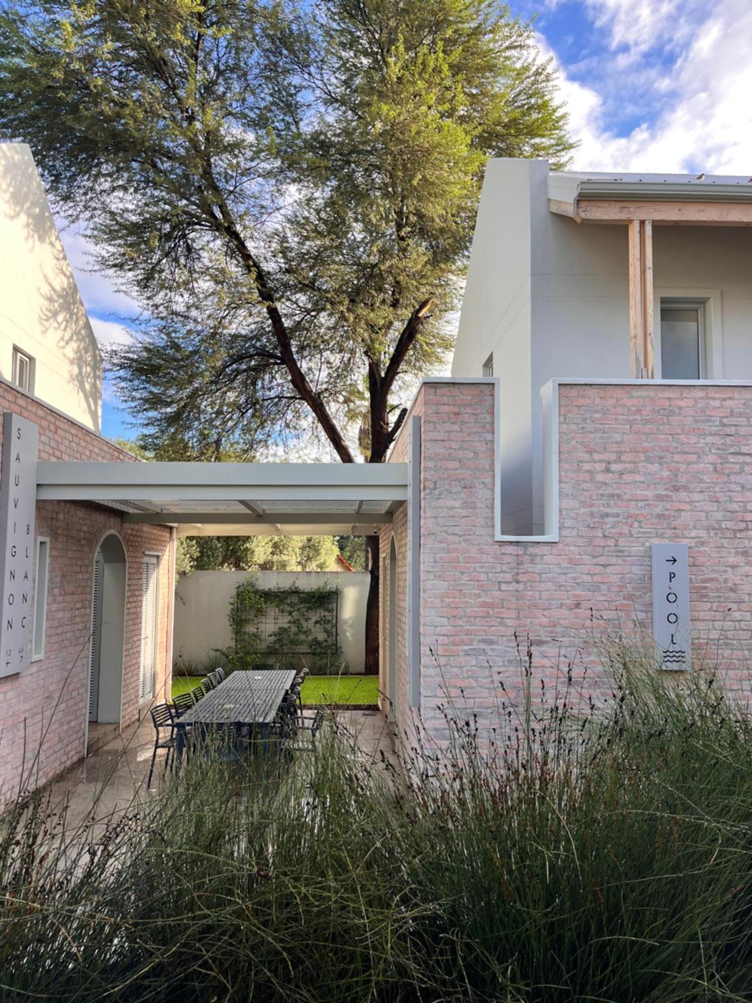 The Windhoek Luxury Suites エクステリア 写真