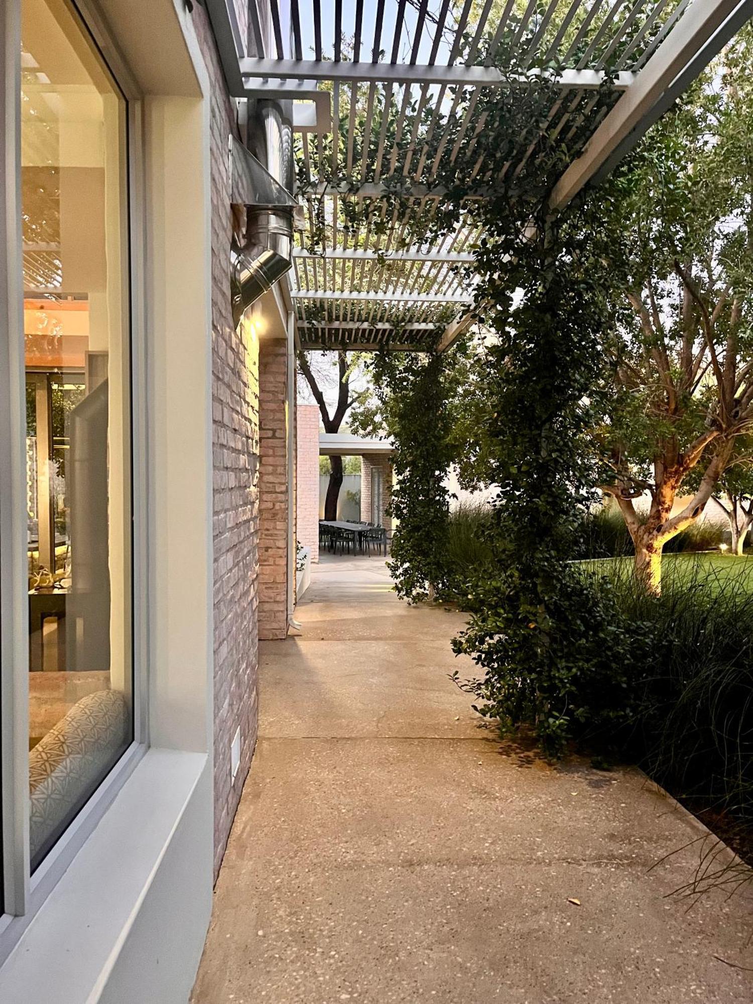 The Windhoek Luxury Suites エクステリア 写真
