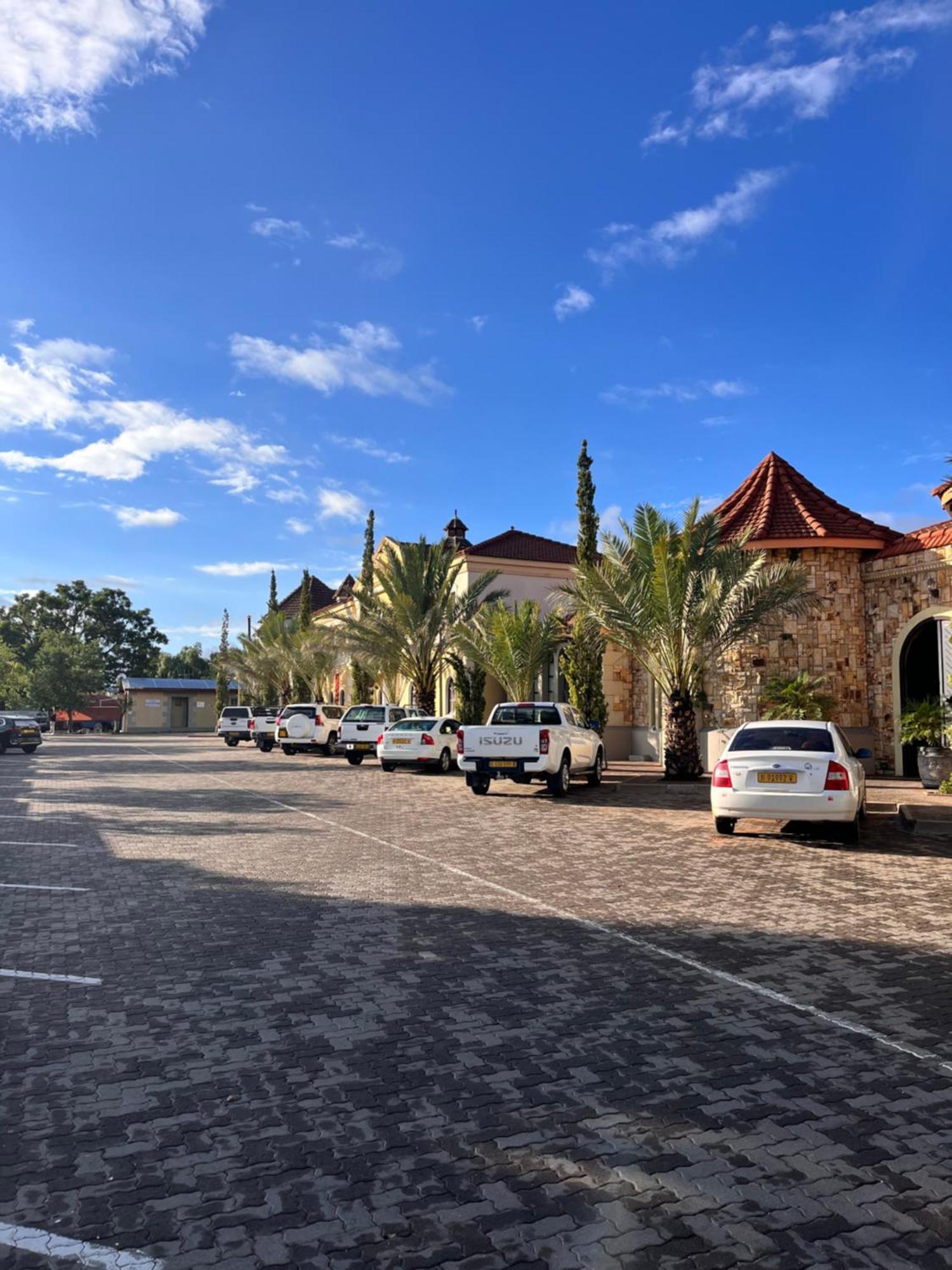 The Windhoek Luxury Suites エクステリア 写真