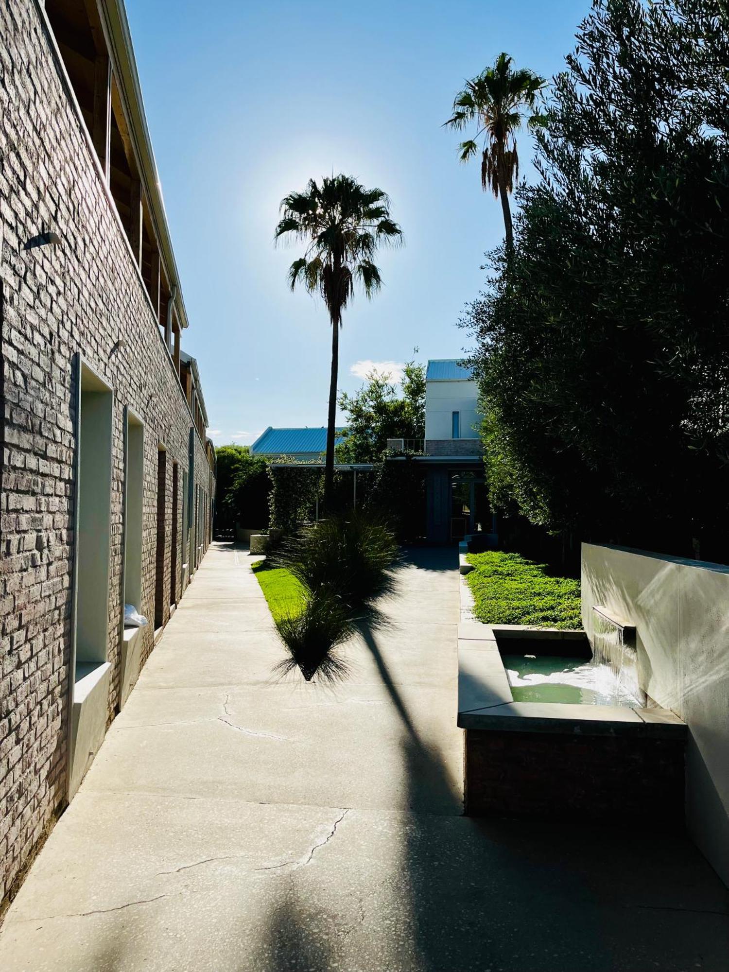 The Windhoek Luxury Suites エクステリア 写真