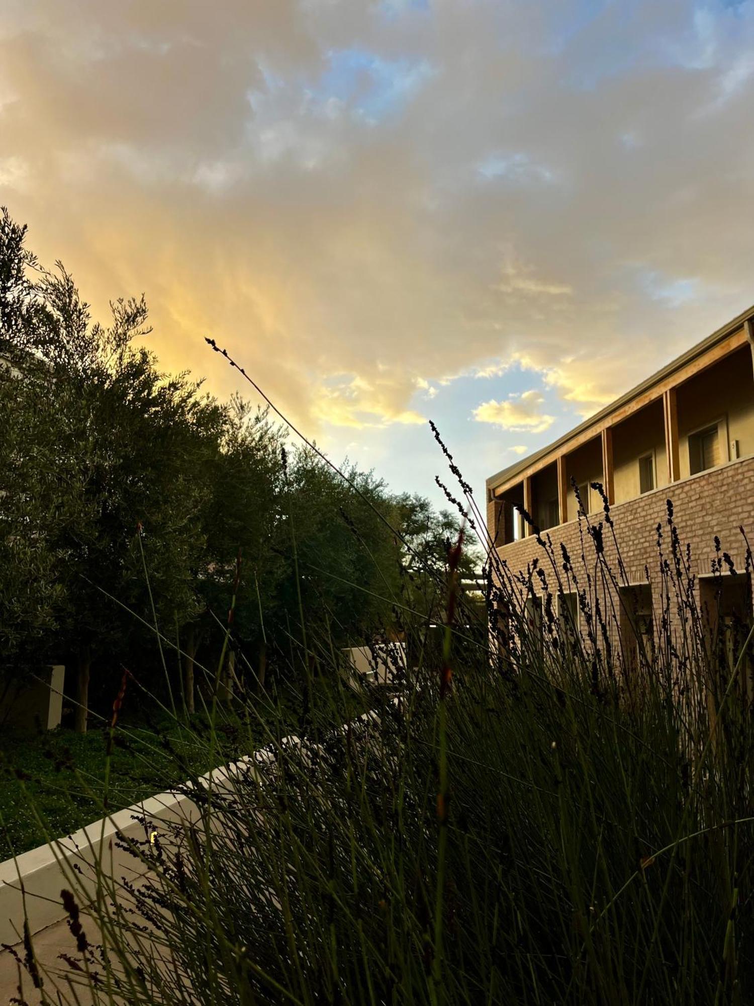 The Windhoek Luxury Suites エクステリア 写真