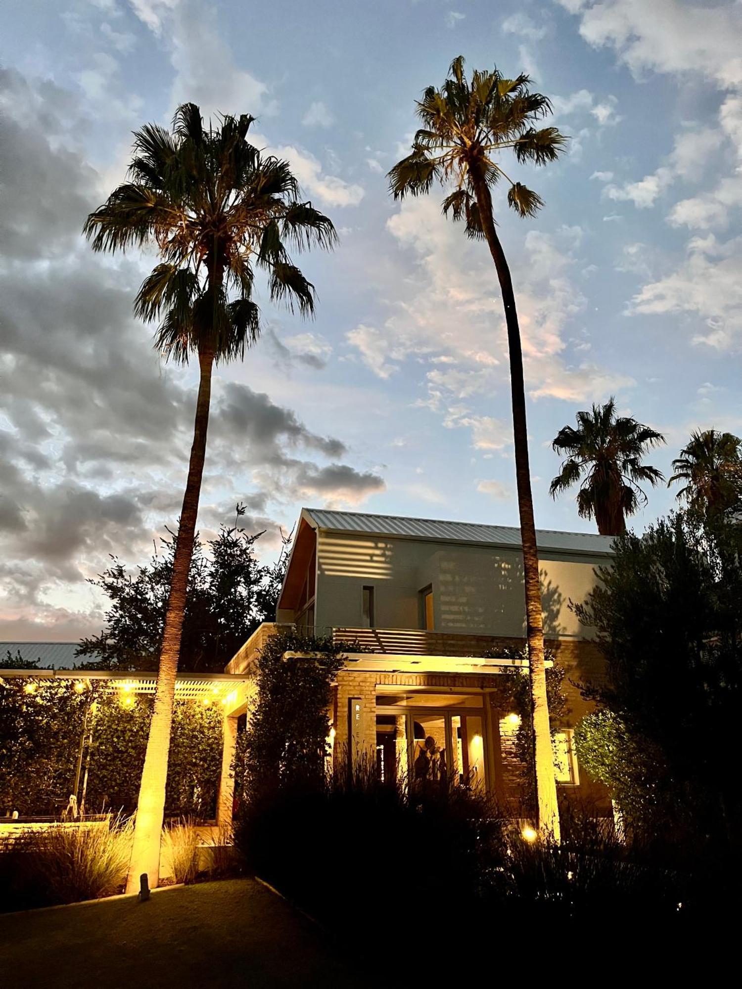The Windhoek Luxury Suites エクステリア 写真