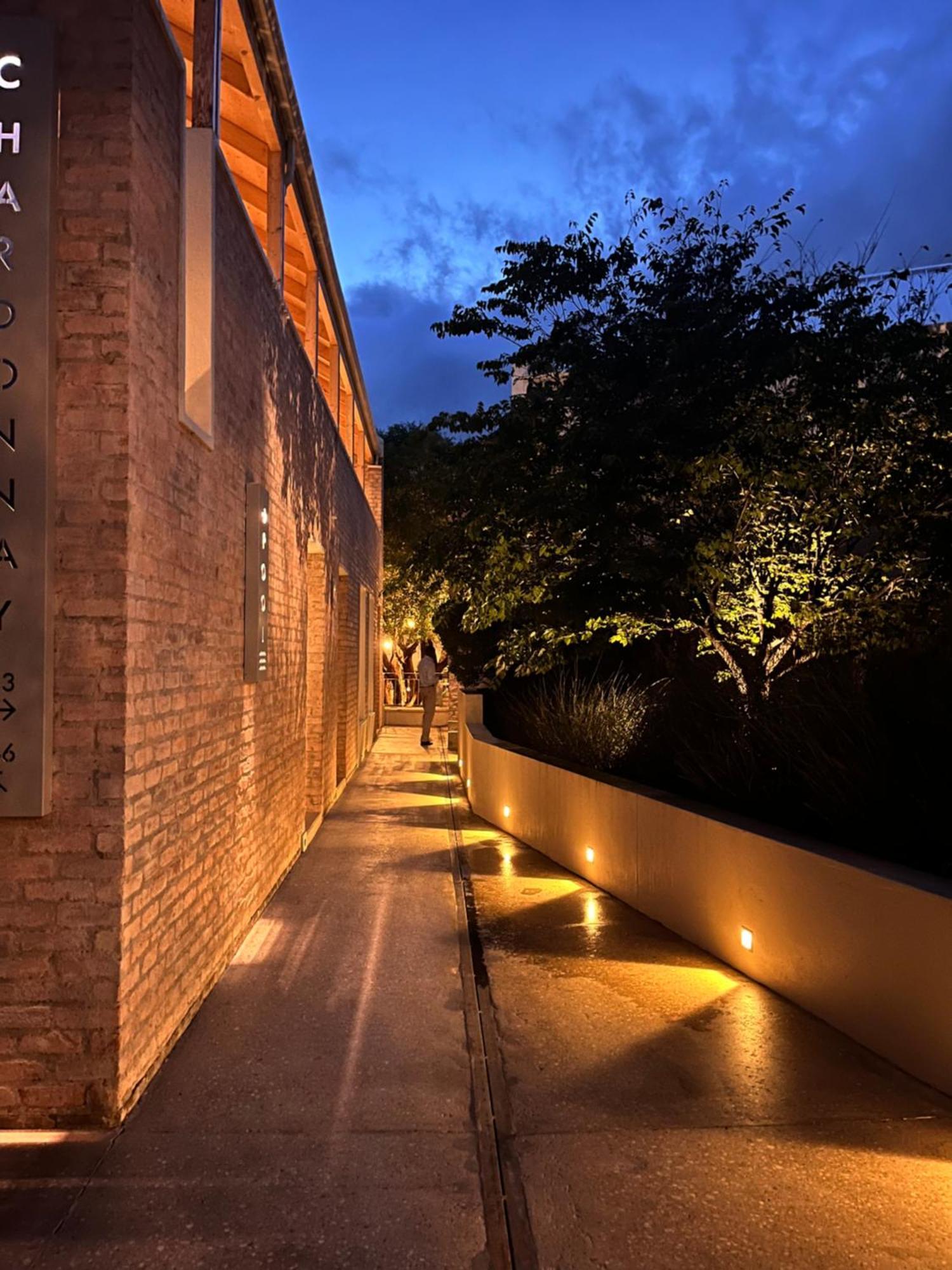 The Windhoek Luxury Suites エクステリア 写真