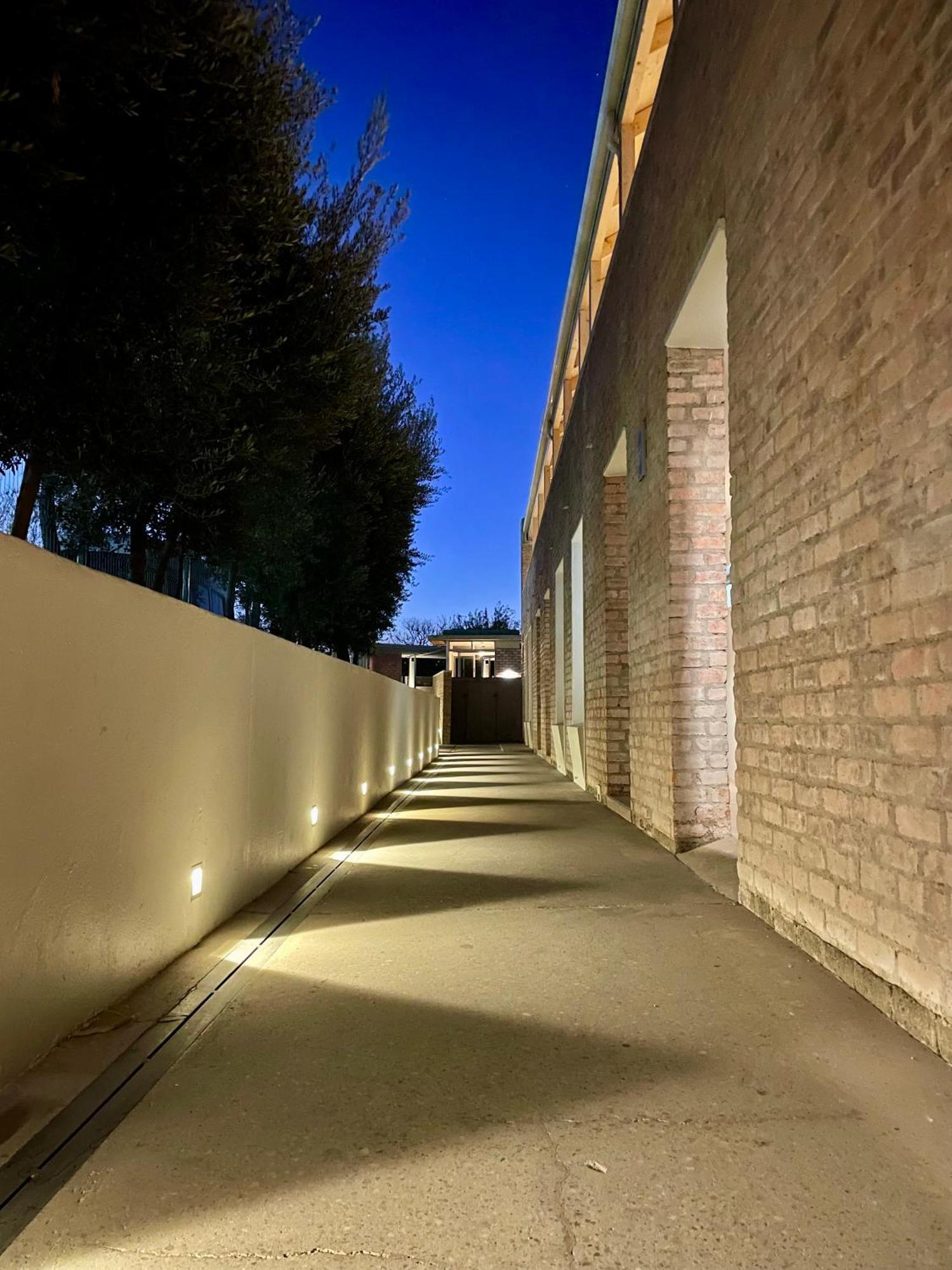 The Windhoek Luxury Suites エクステリア 写真