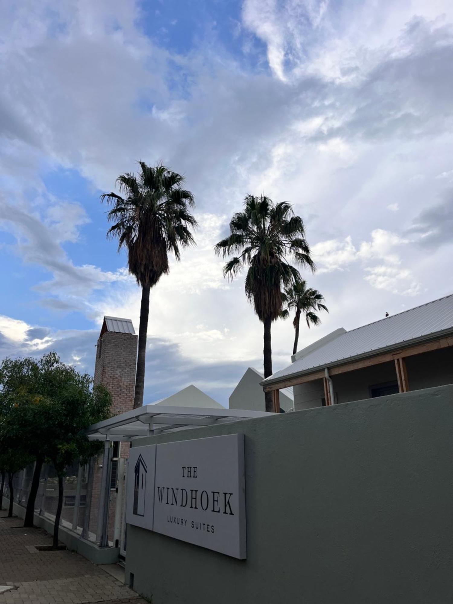 The Windhoek Luxury Suites エクステリア 写真