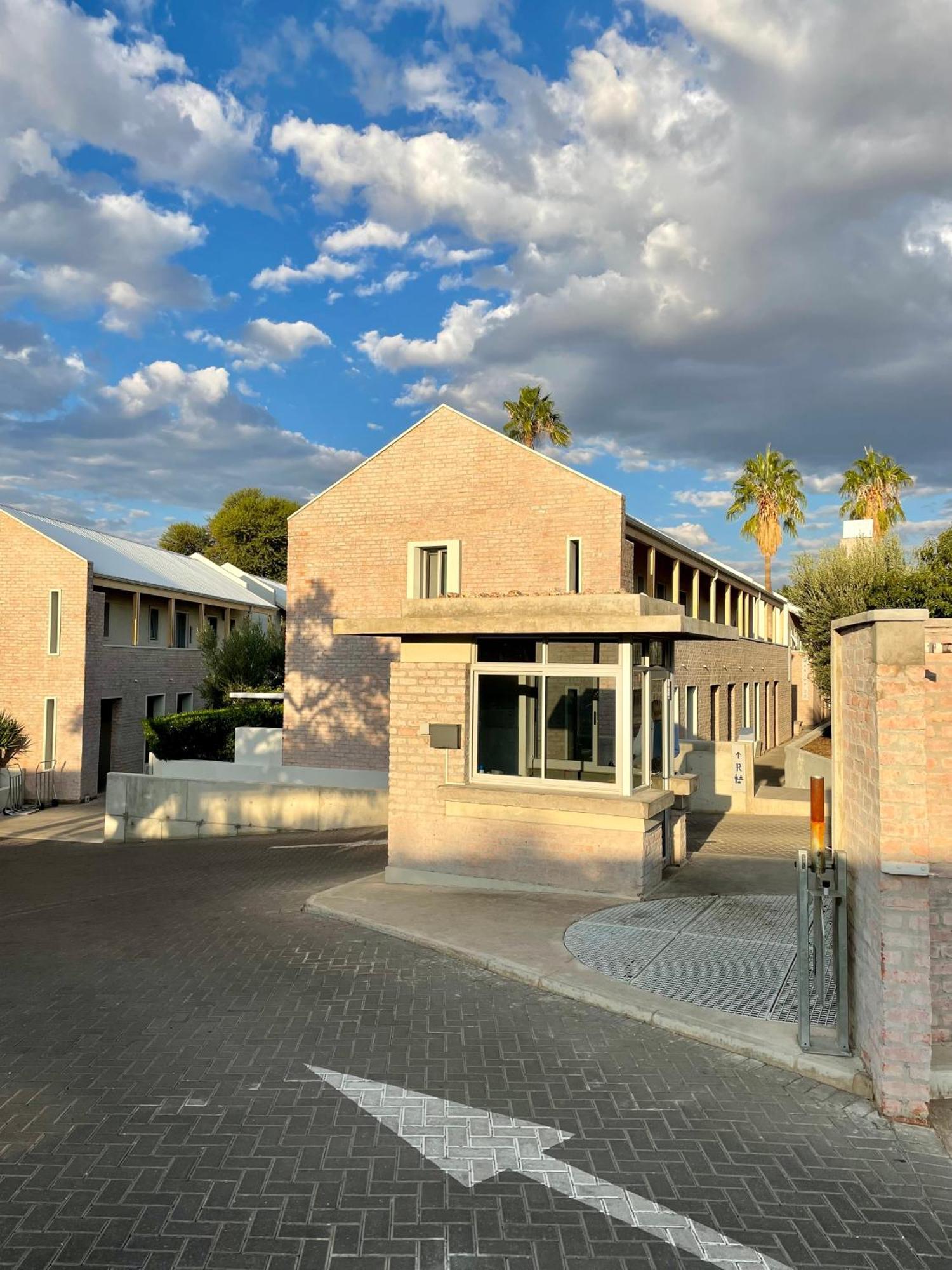 The Windhoek Luxury Suites エクステリア 写真