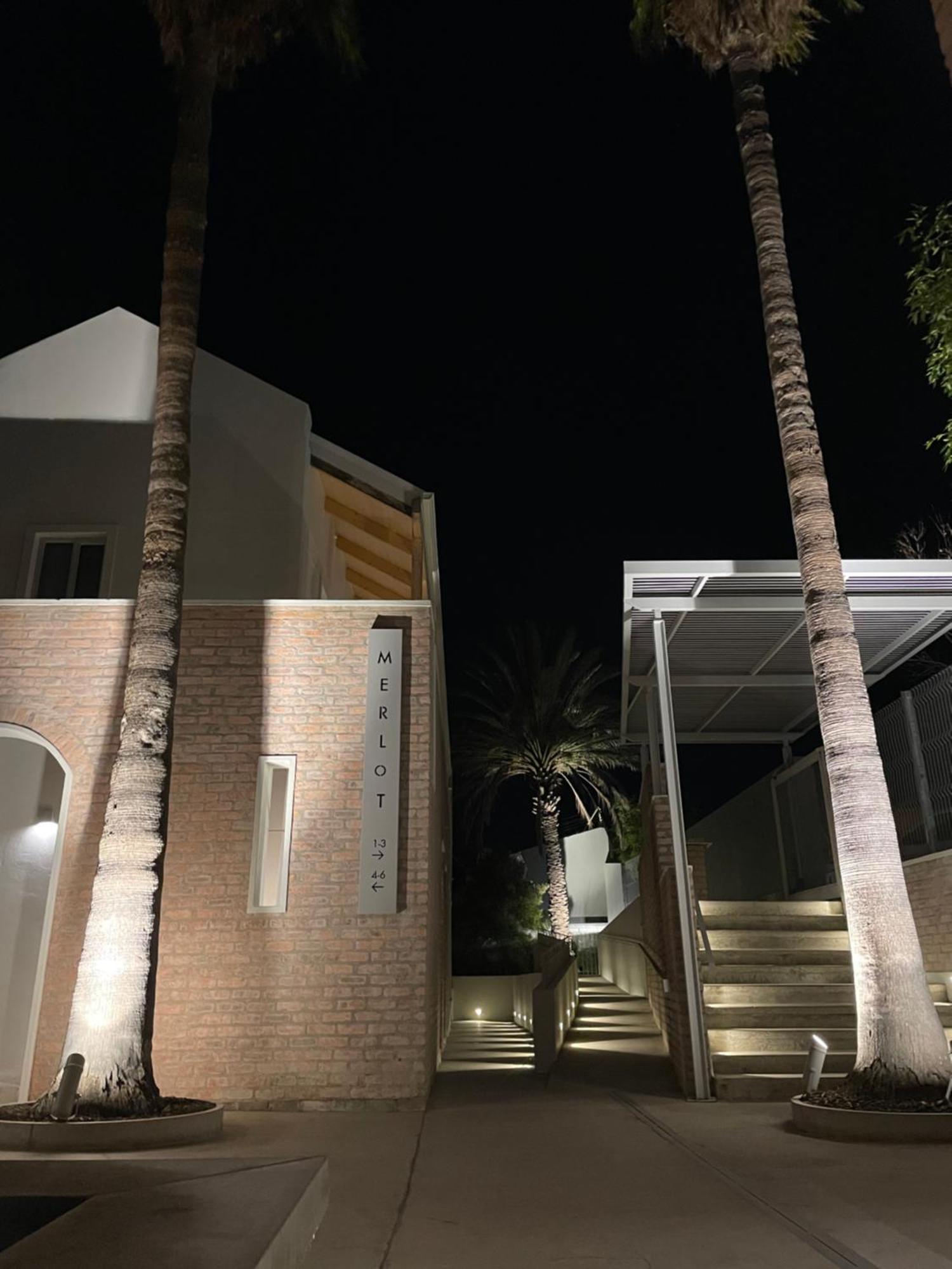 The Windhoek Luxury Suites エクステリア 写真
