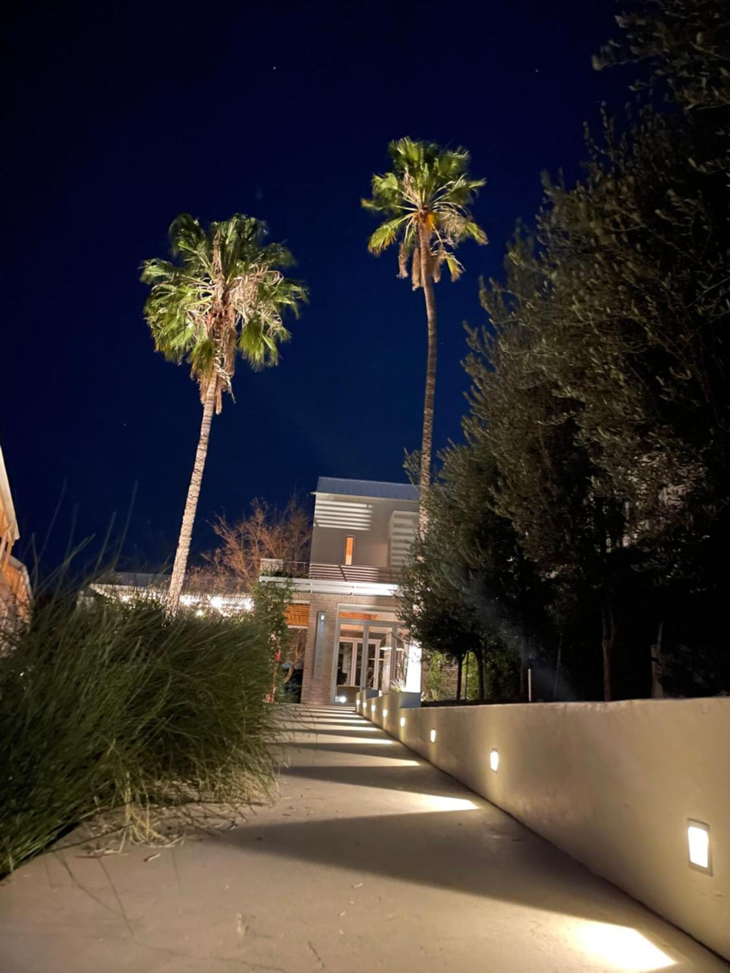 The Windhoek Luxury Suites エクステリア 写真