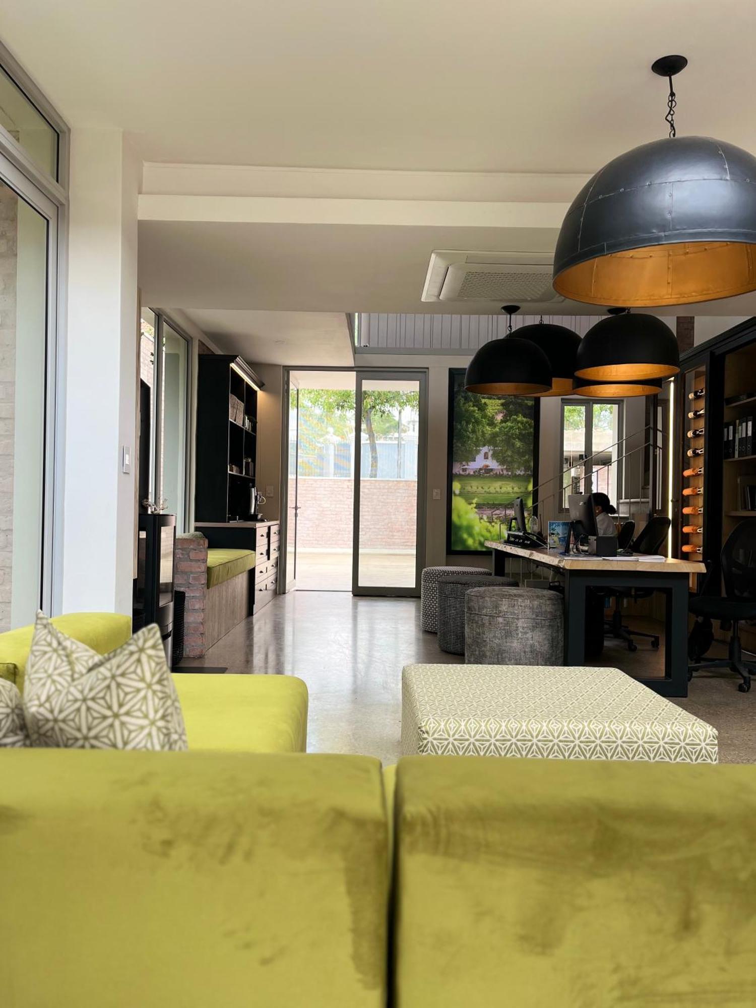 The Windhoek Luxury Suites エクステリア 写真