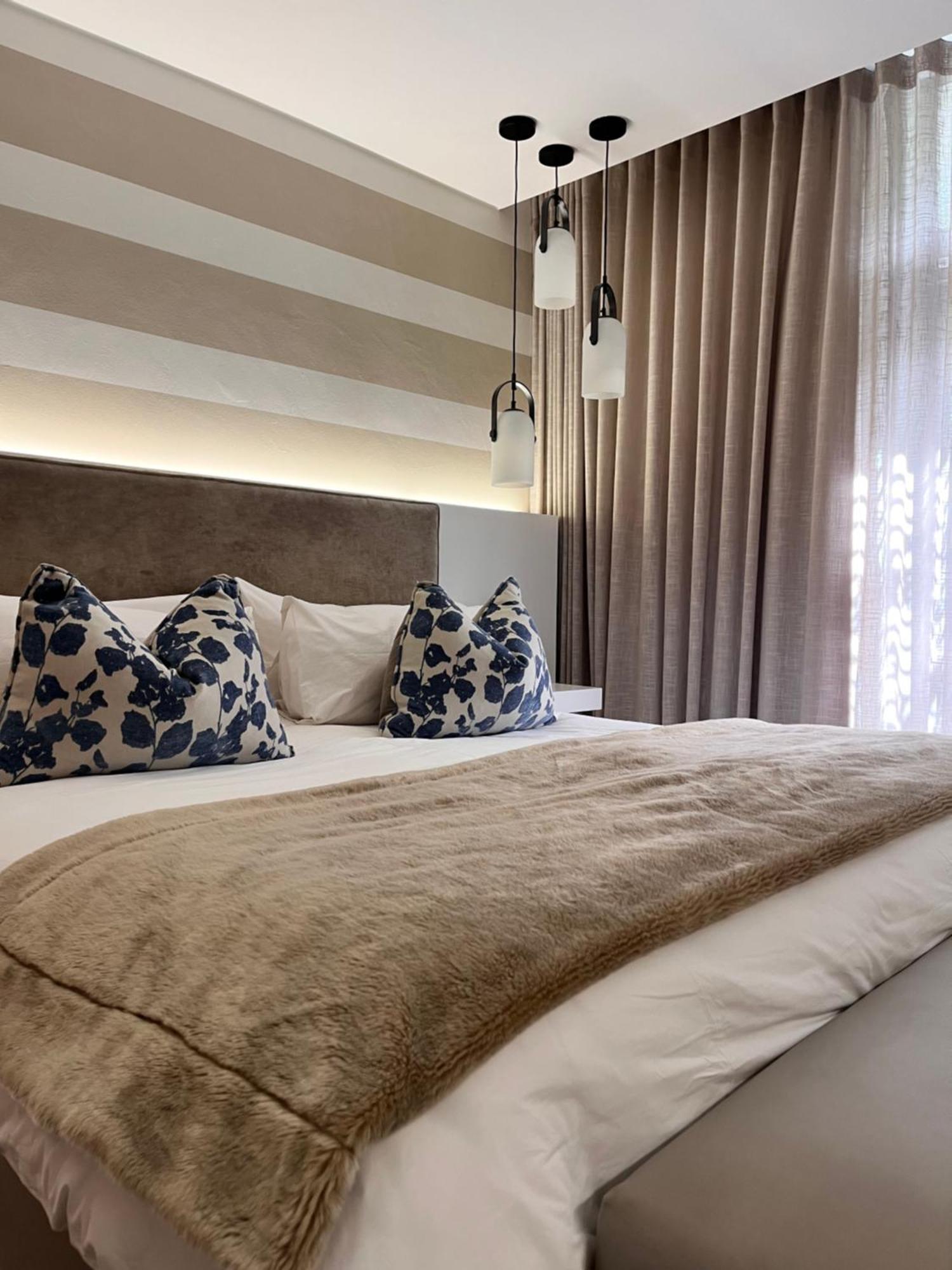 The Windhoek Luxury Suites エクステリア 写真